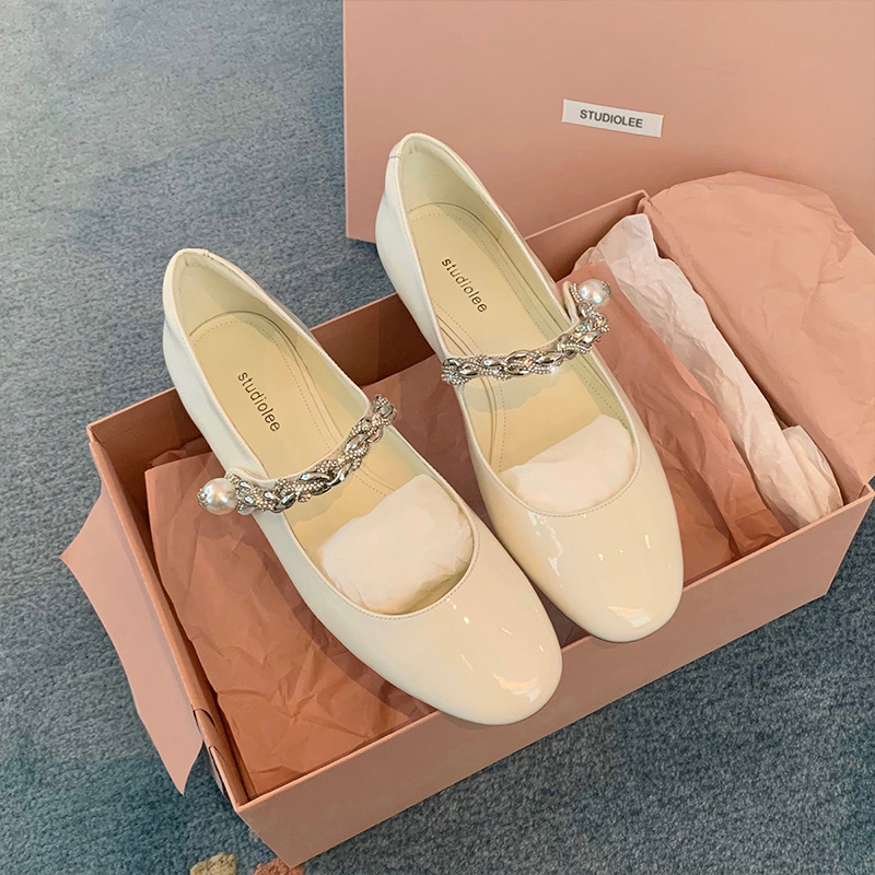 Pearl Accent Single-Strap Women's Mary Janes in Patent Leather 2501