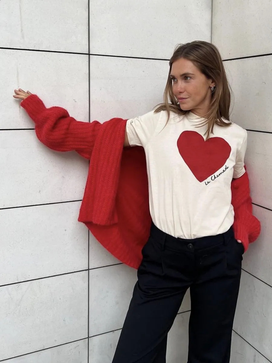 Heart print graphic T-shirt summer womens round neck short sleeved casual fashion T-shirt retro elegant T-shirt womens 240919