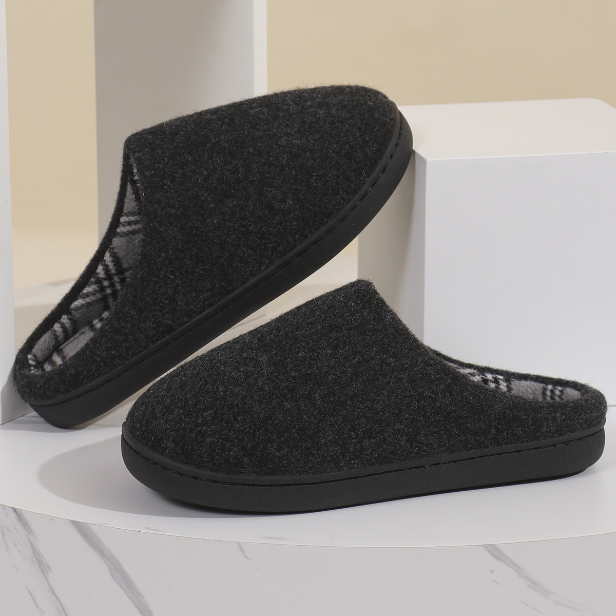 Men Women Couple Slippers Winter Indoor Soft Sole Anti Slip Flat Bottom Comfort Plus Size Four Colors Free shipping