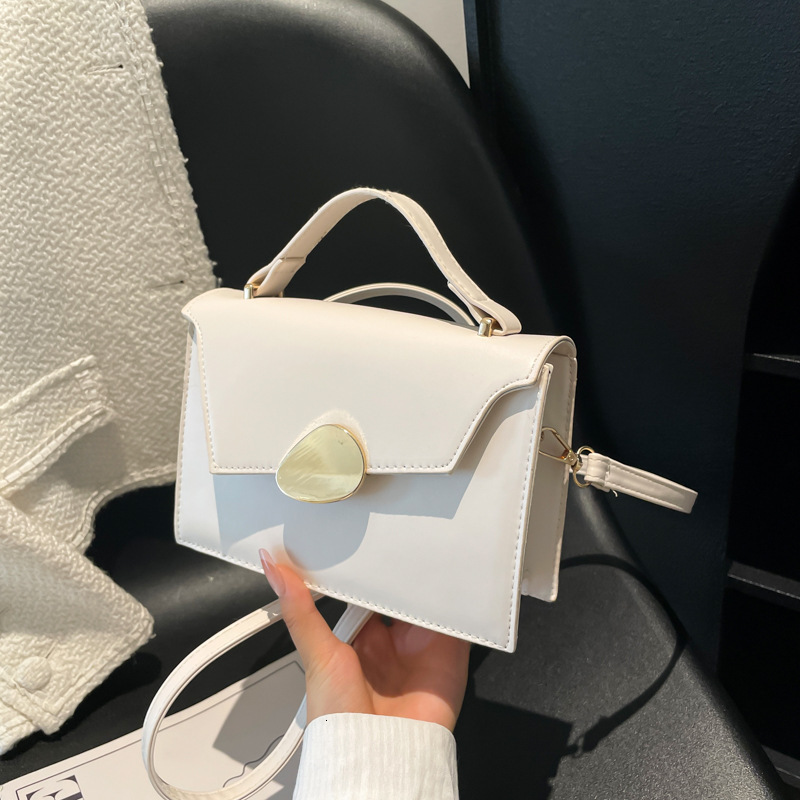Ladies' New High-end Korean Design Niche Shoulder Personalized Casual Commuting Crossbody Bag Light Luxury Handheld Ladies' Bag Underarm Bag