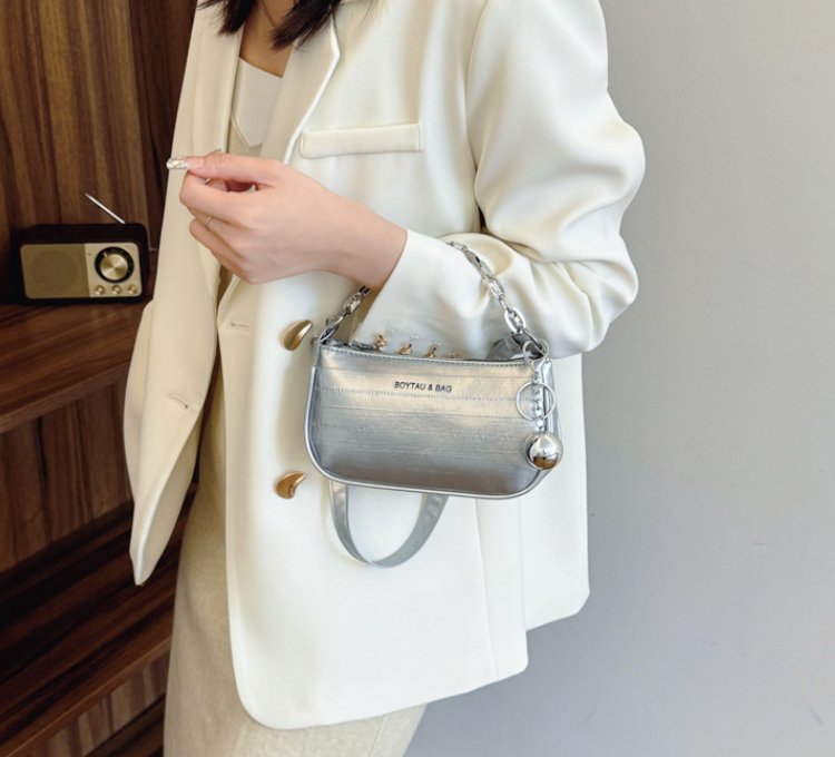 TrendShoulder Crossbody Women 3 Handbag Fashion Chain Design Sense Trendy Small Bag Free shipping