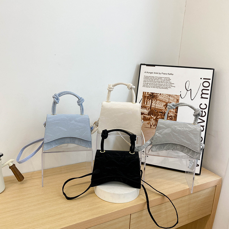 2025 Autumn New Niche Design Tote Bag Simple And Fashionable Temperament Frosted Texture Commuting Armpit Large Capacity Single Shoulder Women's 