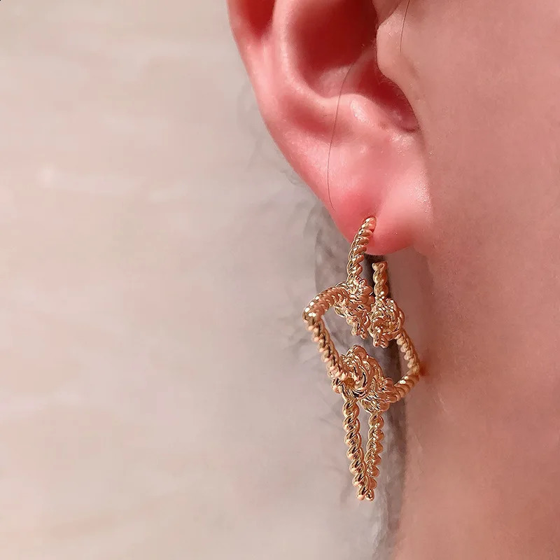 French floral earrings hollow out with temperature gradient atmospheric sub gold silver leaf earrings 240918