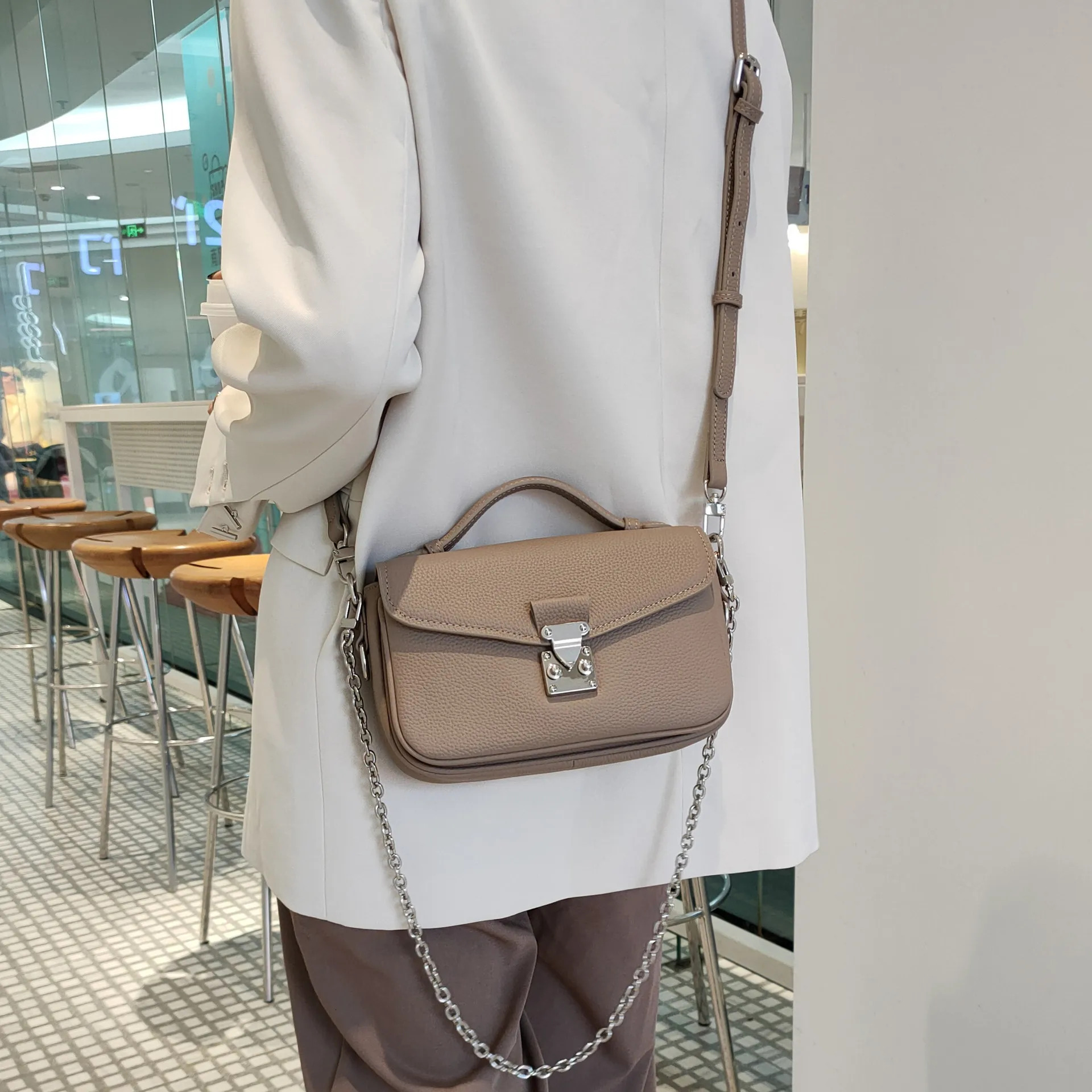 2024 Chain Versatile Fashion Commuter Handbag Single Shoulder Messenger Bag High Grade Leather Top Layer Bags For Women