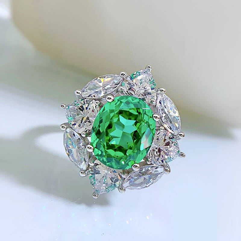 Elegant Oval Cut Emerald Moissanite Wedding Ring in Sterg Sier