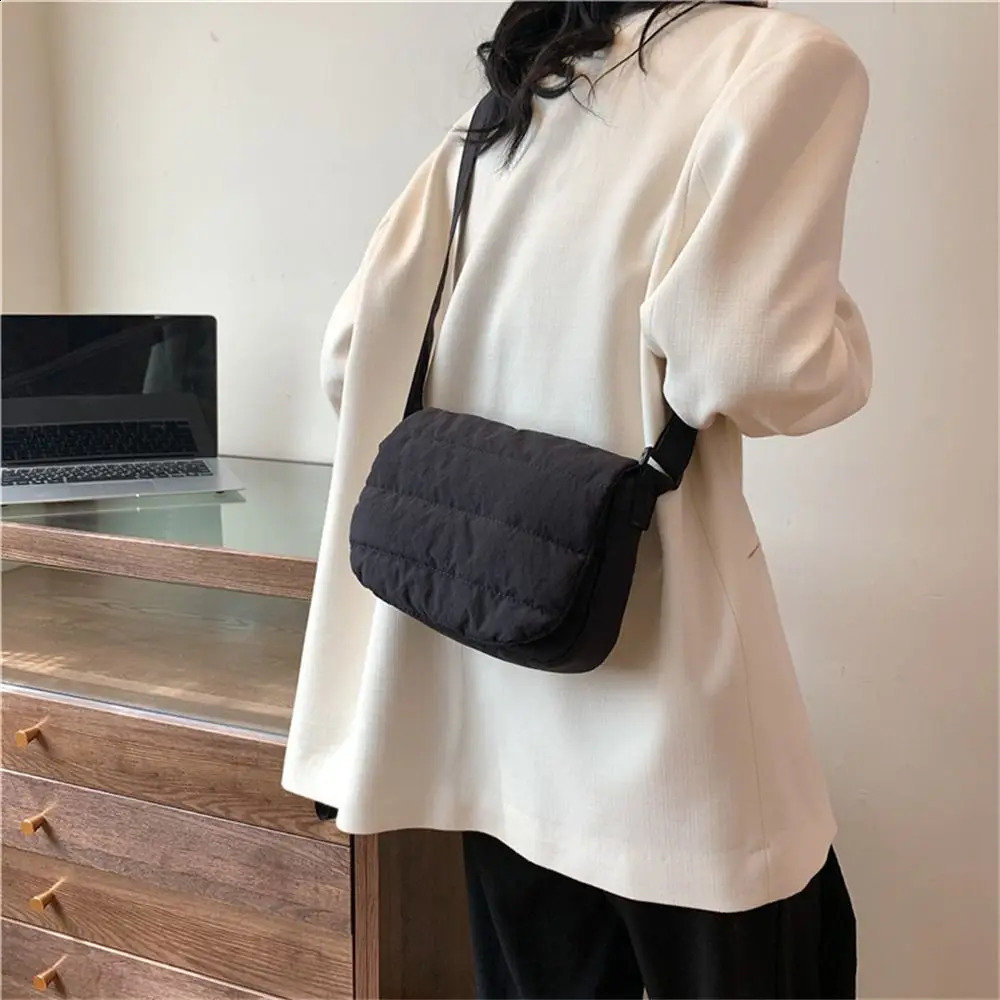 Solid Color Shoulder Bags Fashion Large Capacity Lightweight Messenger Down Cotton Padded Underarm Bag Girls 240914