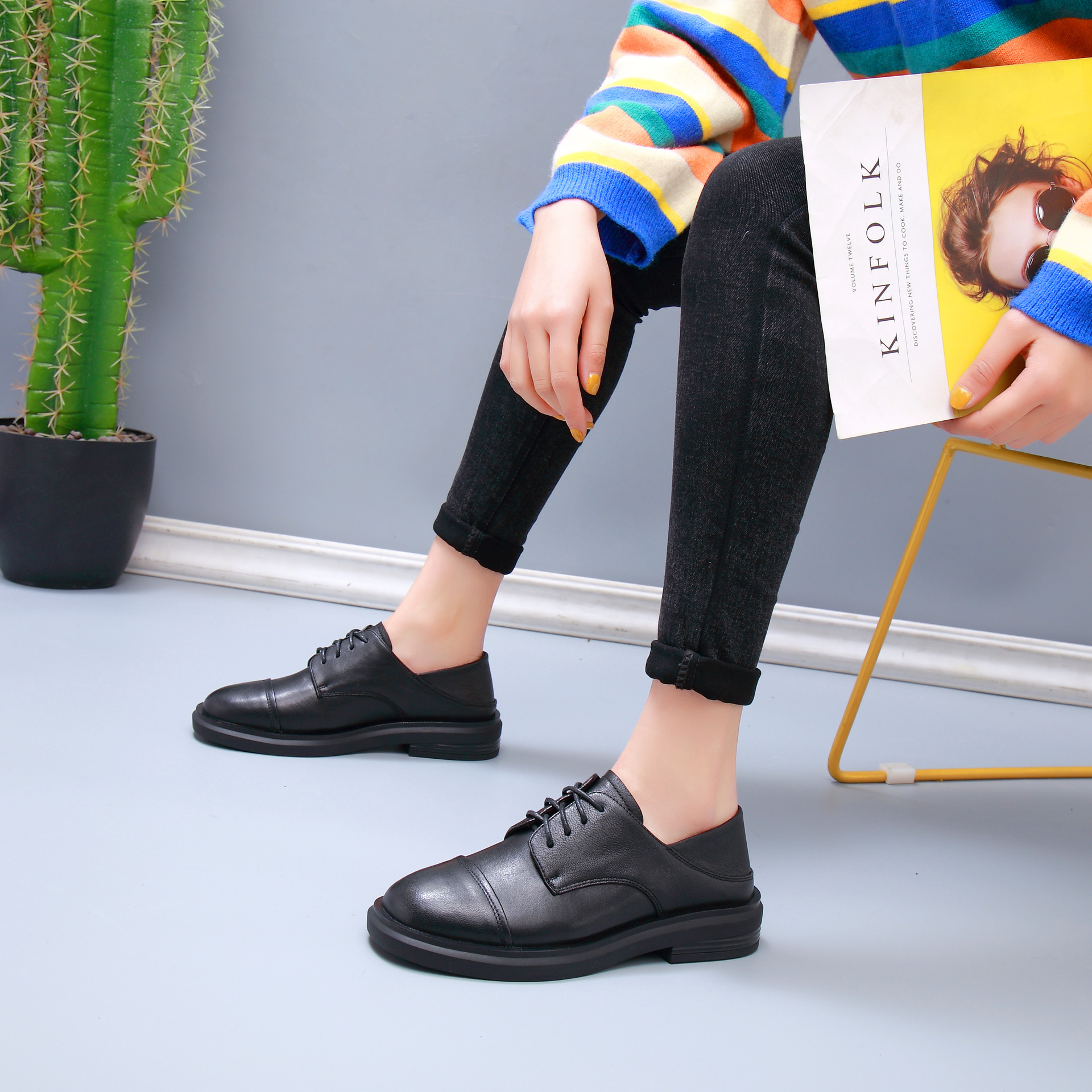 Head layer cowhide small leather shoes 2023 new moccasin British style flat bottom lace thick bottom single shoes female