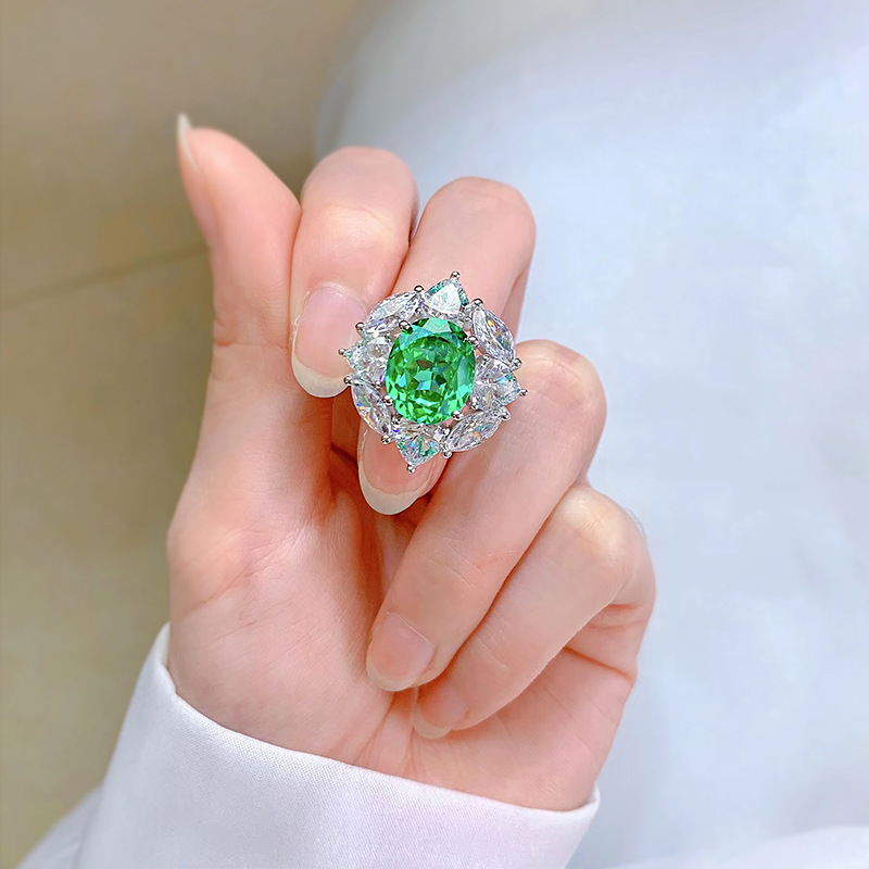 Elegant Oval Cut Emerald Moissanite Wedding Ring in Sterg Sier