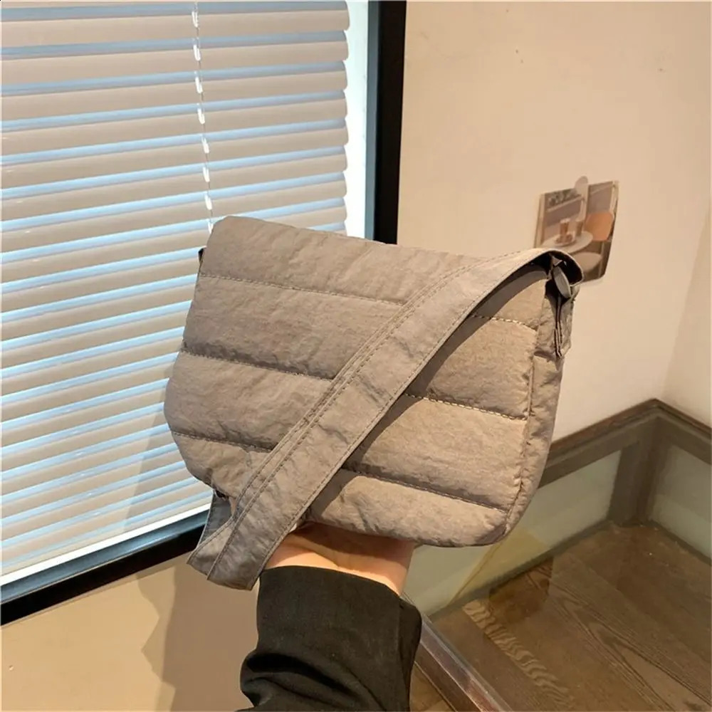 Solid Color Shoulder Bags Fashion Large Capacity Lightweight Messenger Down Cotton Padded Underarm Bag Girls 240914