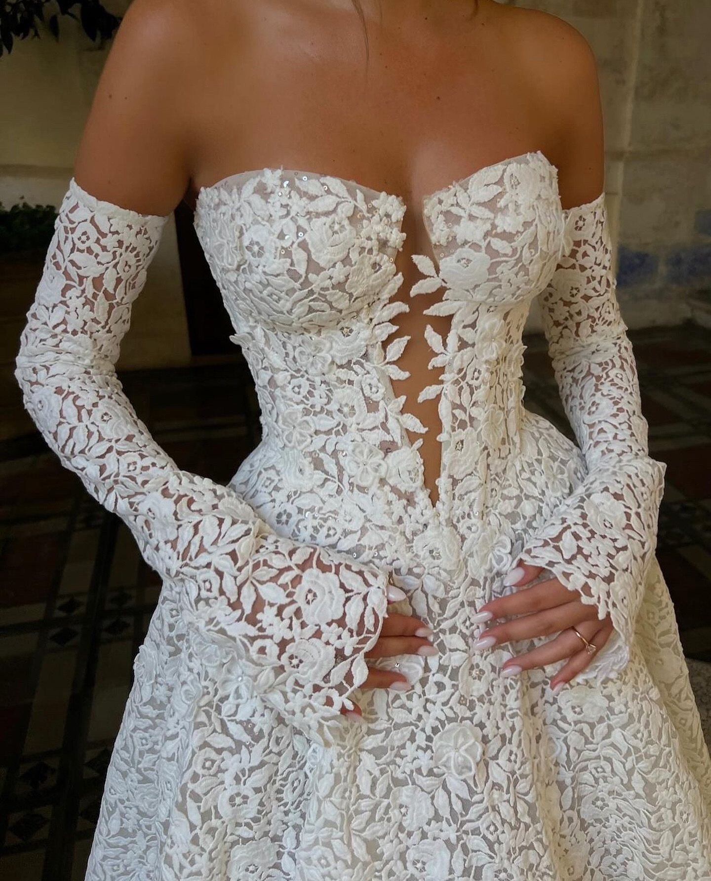 Berta A e dresses bridal gowns sheer strapless lace wedding dress plus size sweep train long sleeves backless vestidos de novia