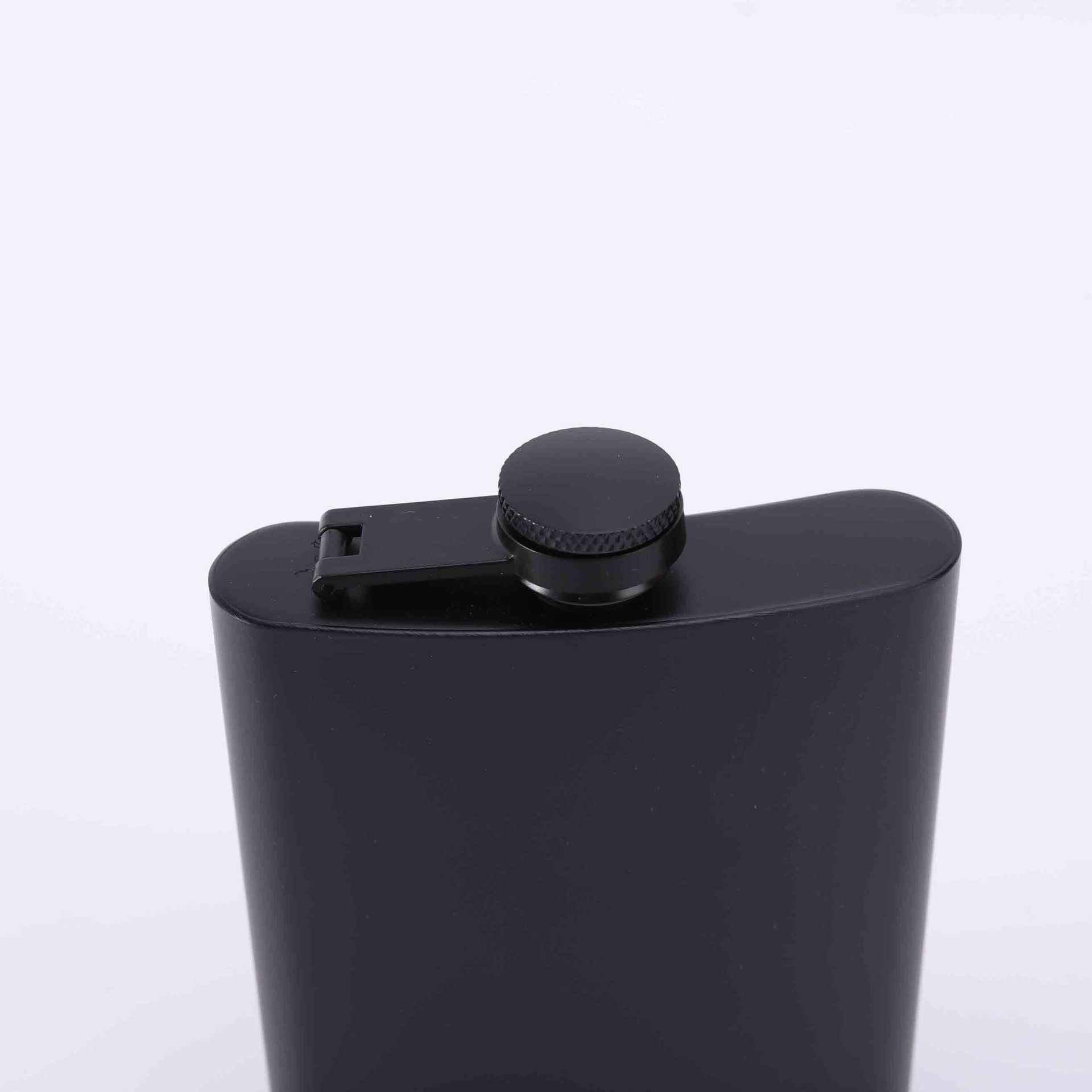 Stainless steel hip flask Manufacturer wholesales new matte black spray paint 678 ounce portable outdoor stainless steel wine pot