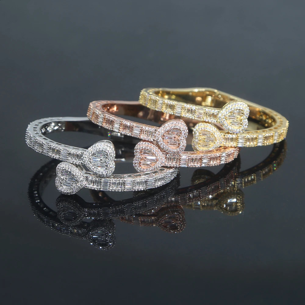 Iced Out Bling Geometric Classic Heart shaped Jewelry Micro Pave 5A White Cubic Zirconia CZ Open Adjustable Bracelet 240912
