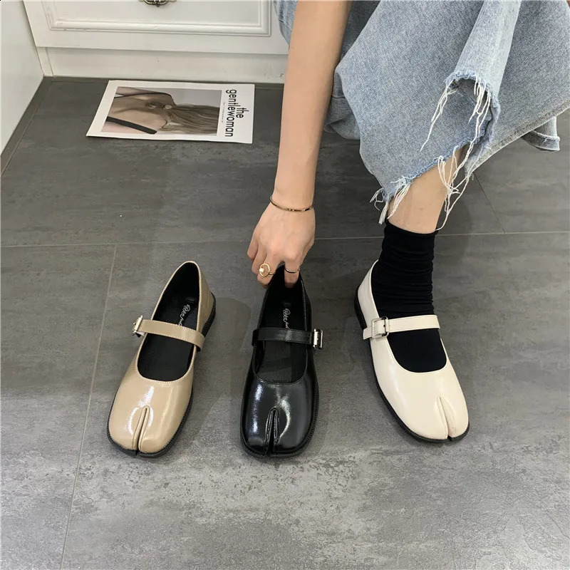 Novelty Split Toe Womens High Quality Leather Mary Jane Japanese Style Small Step Flat Shoes 241030