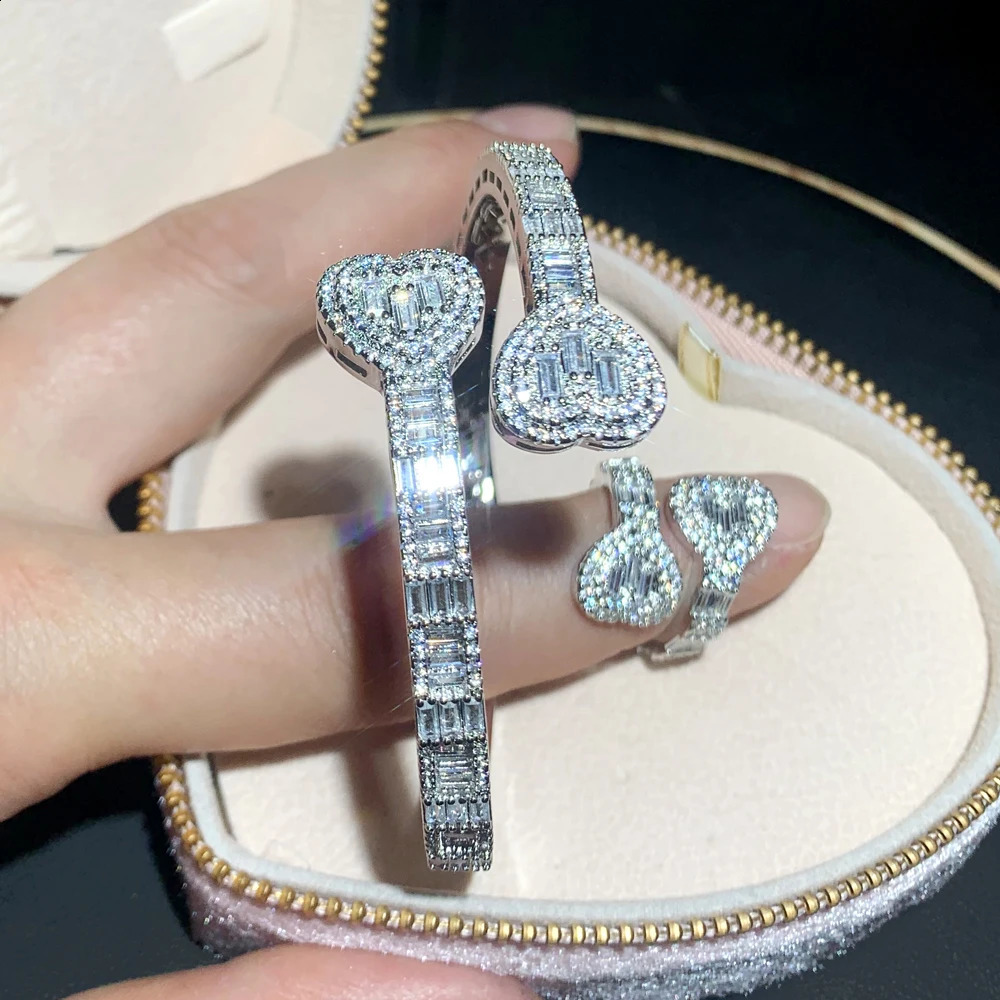 Iced Out Bling Geometric Classic Heart shaped Jewelry Micro Pave 5A White Cubic Zirconia CZ Open Adjustable Bracelet 240912