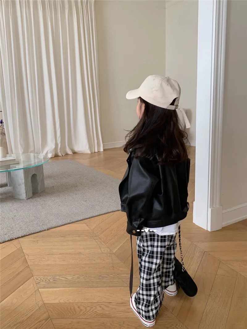 Autumn girls PU leather fashionable black jacket long sleeved cool baby girls PU jacket childrens jacket childrens clothing 240918