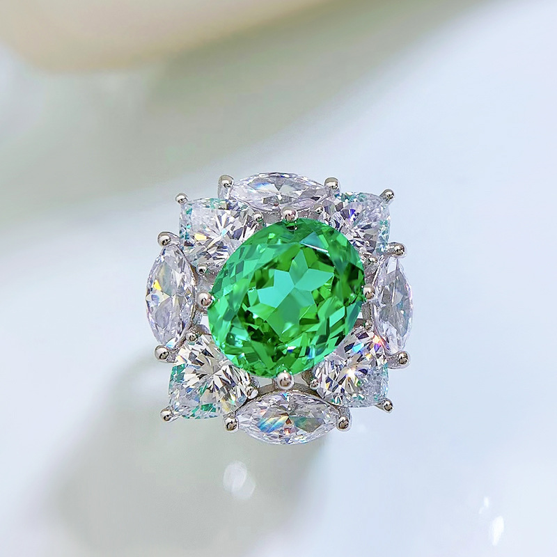 Elegant Oval Cut Emerald Moissanite Wedding Ring in Sterg Sier