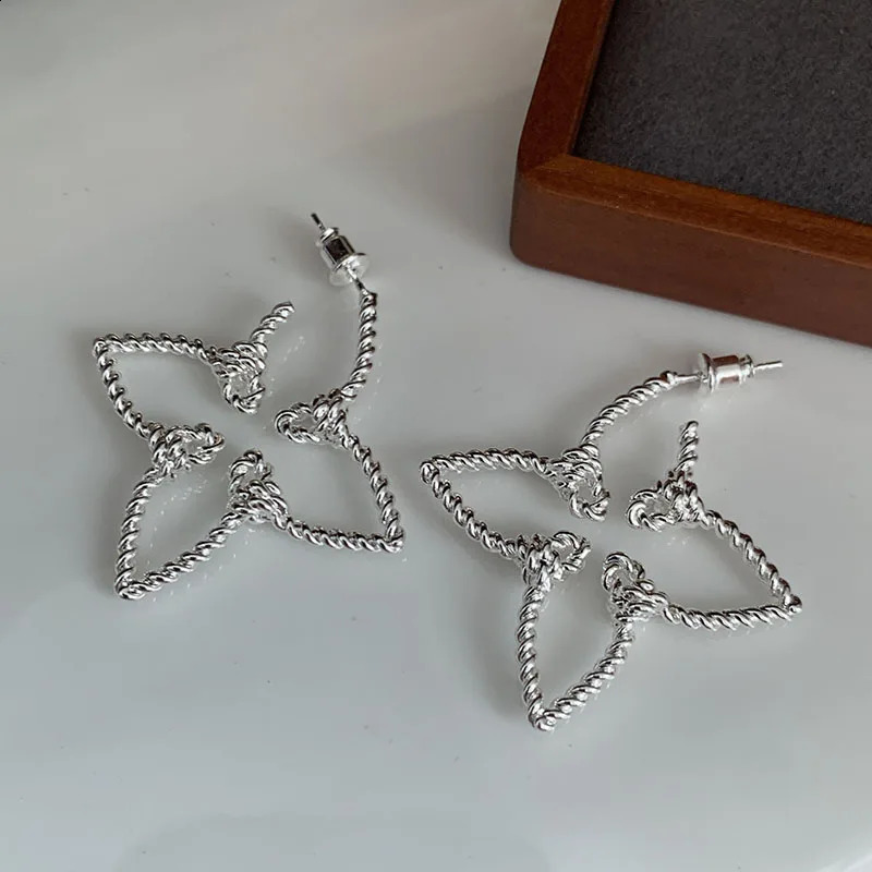 French floral earrings hollow out with temperature gradient atmospheric sub gold silver leaf earrings 240918
