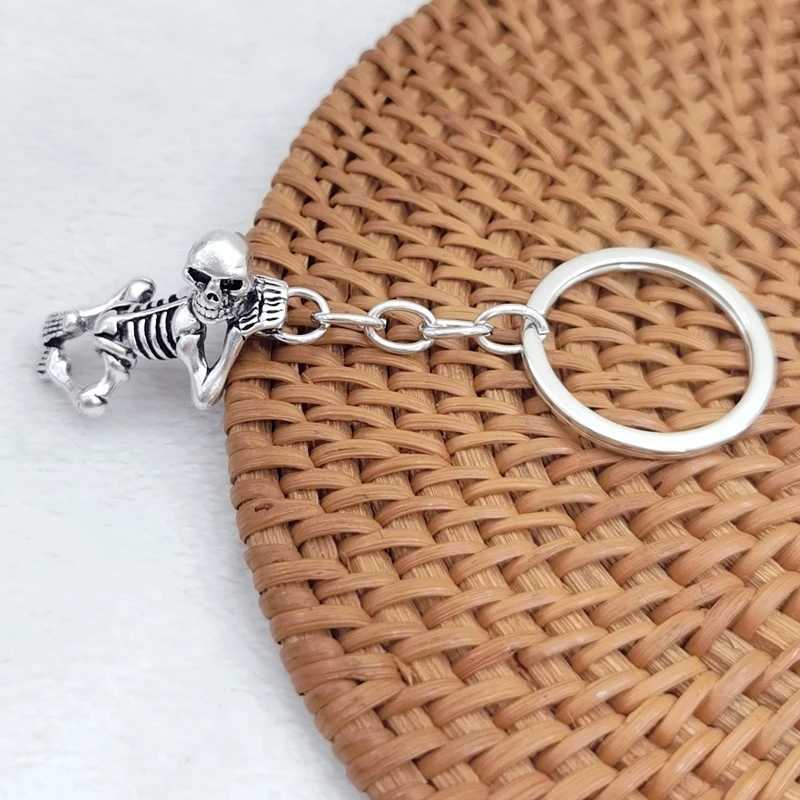 Fashionable foldable skull pendant keychain men and women antique metal alloy skull pendant keychain car keychain giftX240919