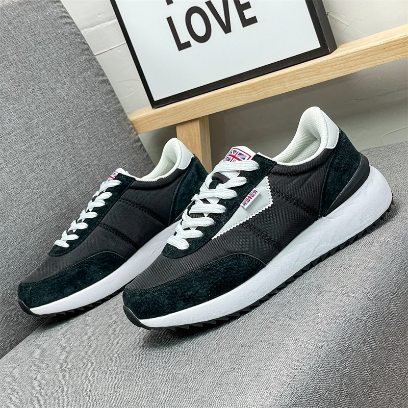 Trendy casual and fashionable running shoes, lightweight and breathable summer sports shoes