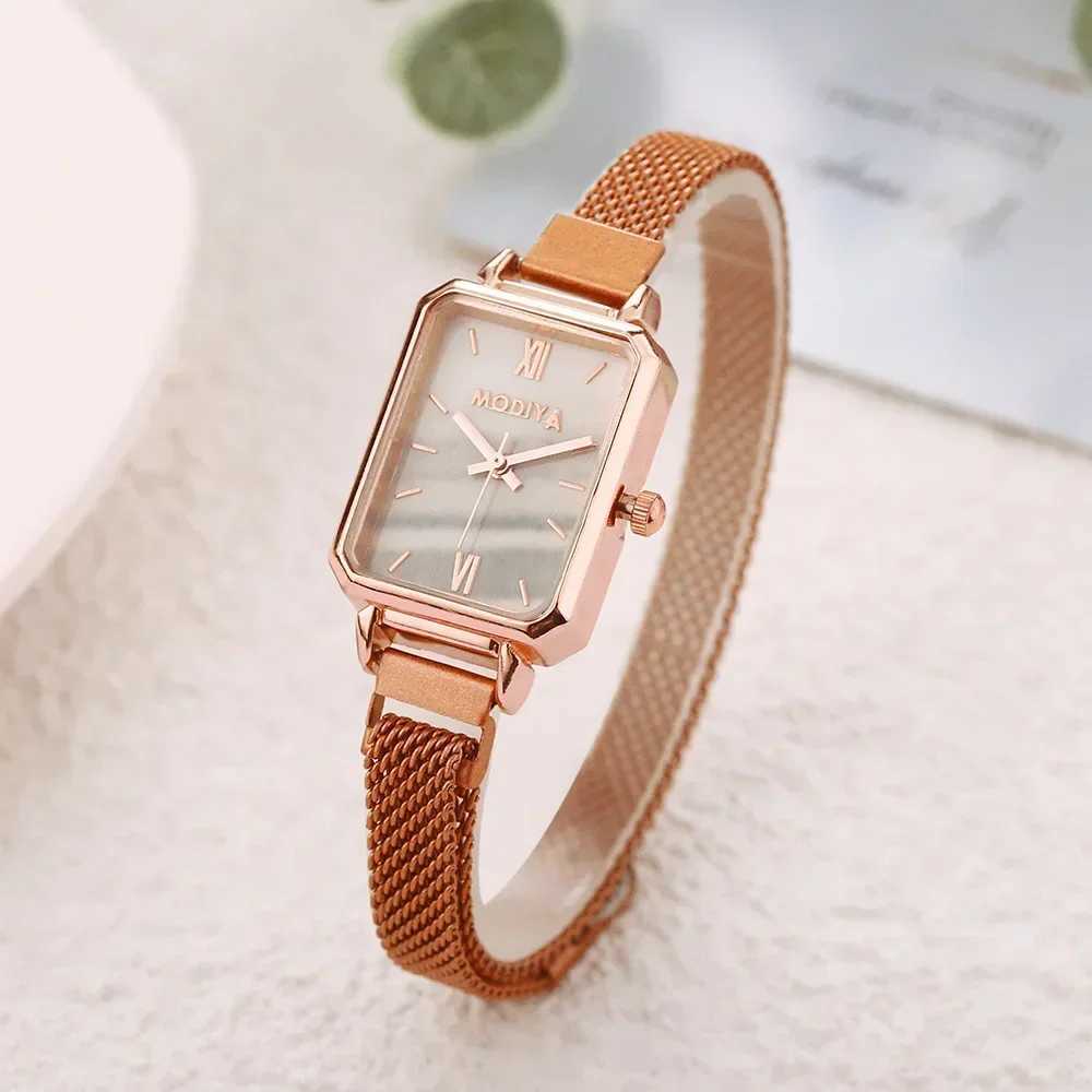 2024 New Women Watches Fashion Square Ladies Quartz Watch Magnetic Strap Green Dial Simple Rose Gold Mesh Luxury Women WatchesX240920
