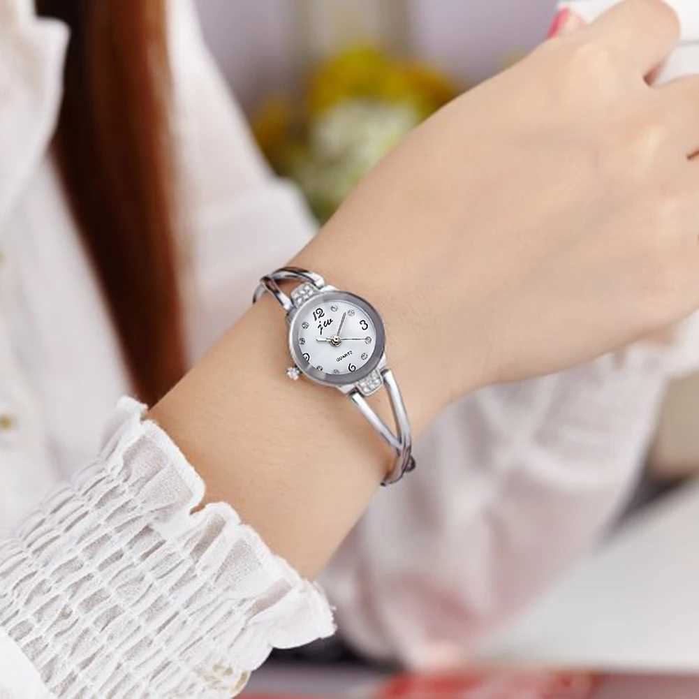 Alloy Bangle Watch Waterproof Fashion Women Classic Watches Small Delicate Analog Wristwatch for Gift for Work Travel CasualX240920
