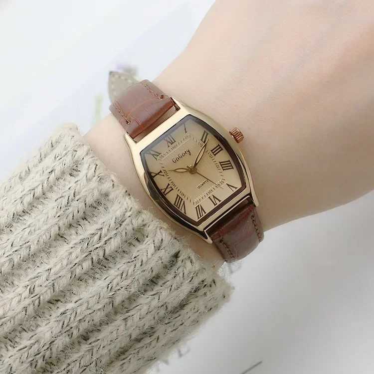 New Retro Wristwatches for Women Alloy Case High Quality Leather Strap Large Numerical Dial Waterproof Elegant Ladies Watch GiftX240920