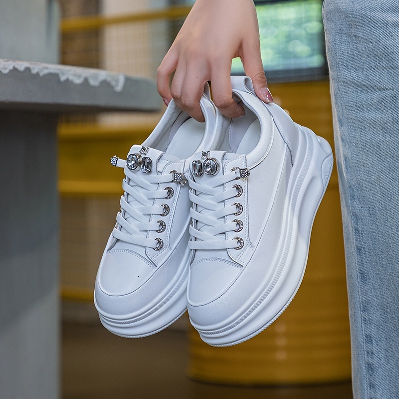 Thick soled casual women's 2024 autumn white shoes, one foot sports board shoes