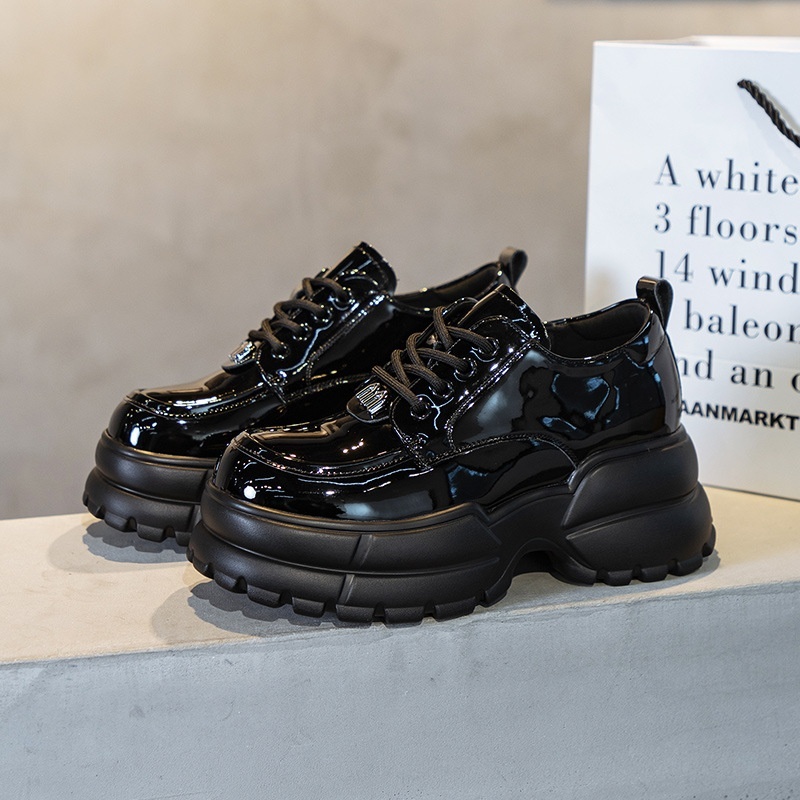 Thick sole, height increase, stature, tall and small leather shoes, women's shiny black single with skirt, 2024 new sponge cake shoes