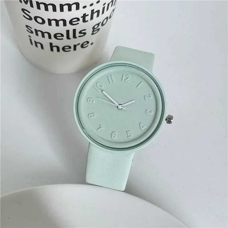 2024 New Women Quartz Watch Macaron Color Temperament Simple Retro Student Digital Watches Clock Hight Quality WristwatchX240920