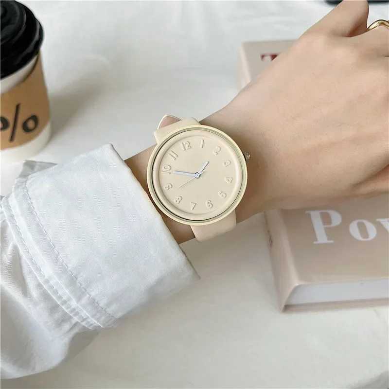 2024 New Women Quartz Watch Macaron Color Temperament Simple Retro Student Digital Watches Clock Hight Quality WristwatchX240920