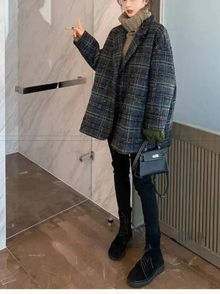 Womens Jacket Woolen Jacket Winter Korean Vintage Lattice Loose Top Tweed Jacket Double Breasted Turn Down Collar Womens coat 240909