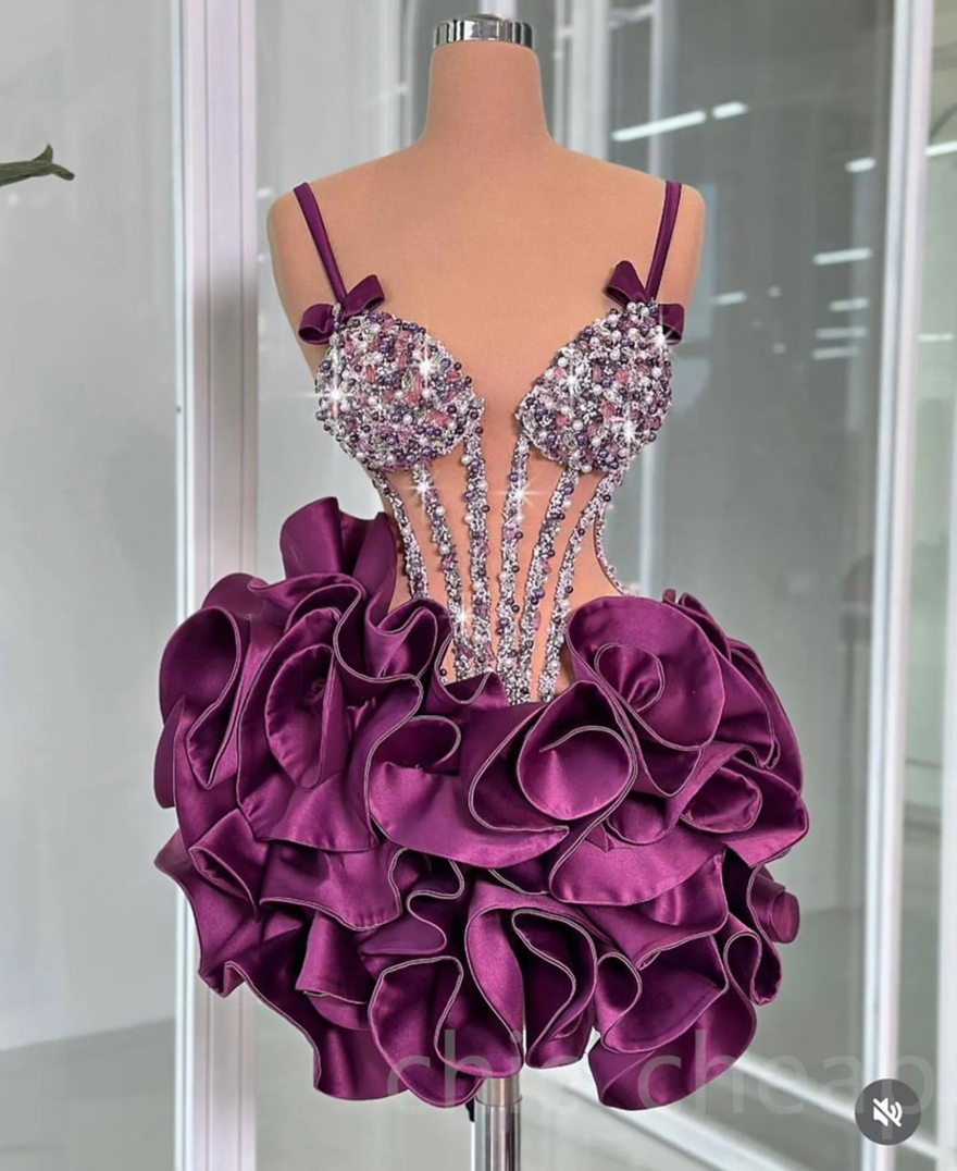 2024 Burgundy Ball Gown Graduation Dress Spaghetti Satin Tiers Beaded Short Mini Homecoming Party Formal Cocktail Prom Bridesmaid Gowns Dresses