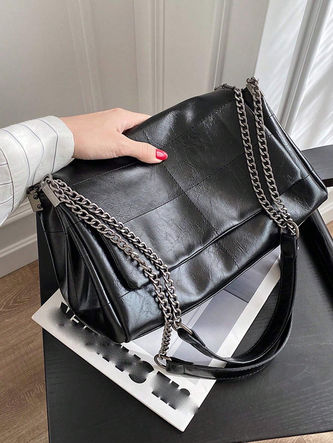 Large capacity commuting bag 2024 new spring/summer women's chain tote bag, high-end and fashionable single shoulder underarm ba