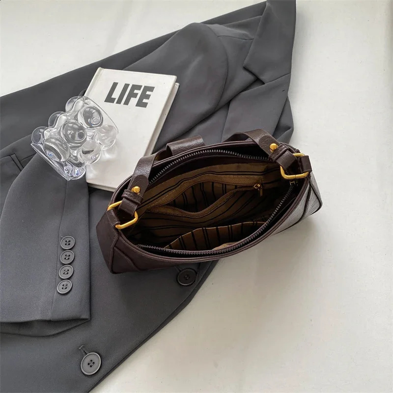 LEFTSIDE Small Belt Buckle Womens Shoulder Bag Fashion Trend er Cross Body Bag Lower Arm Bag Handbag 240918