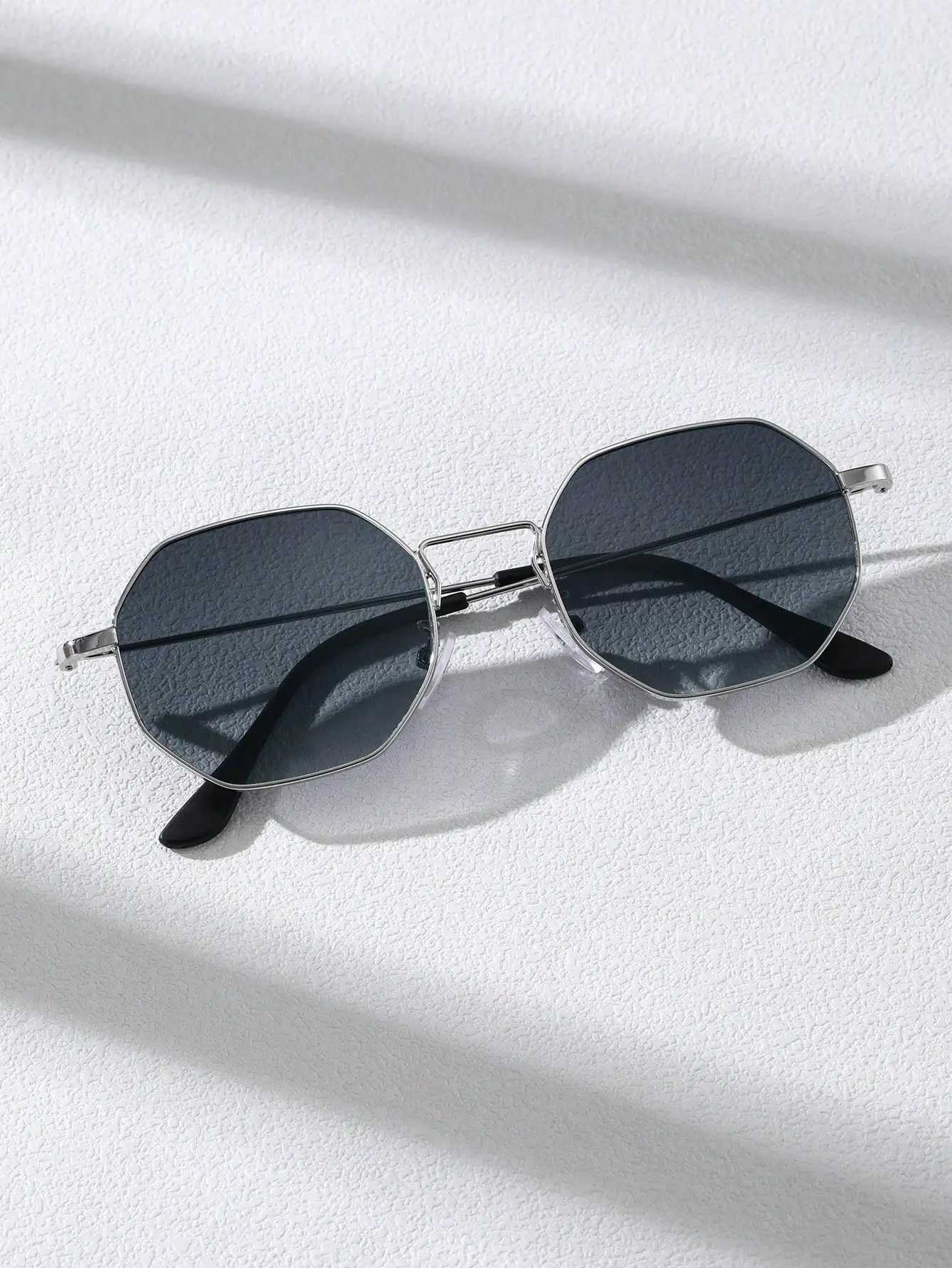 1 Pair Of Unisex Routine Fashion Sunglasses With a Metal Geometric FrameX240920