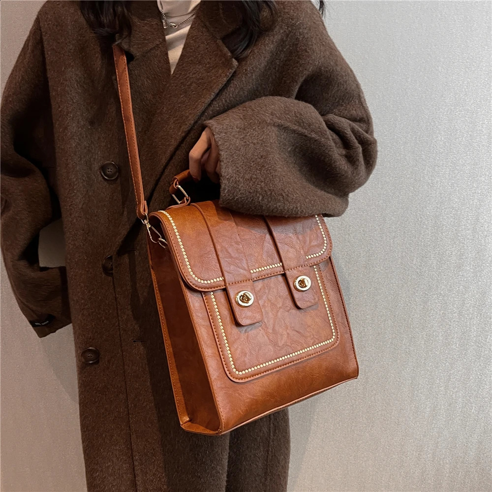Toptrends Retro Leather Womens Backpack 2024 Womens Travel Bag University Girls School Bag Brown Black 240918