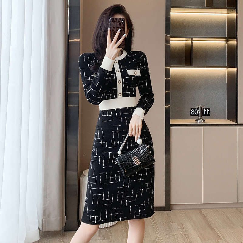 Hallowmas Thirteen Rows Winter New Small Fragrant Knitted for Women Korean Edition Medium to Length Long Sleeve Base A-line Woolen Dress