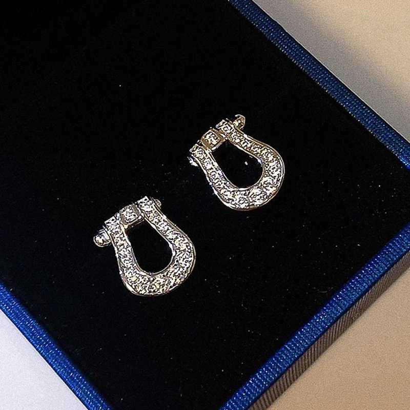 Huitan Fancy U-shaped earrings for women Paved crystal cubic zirconia modern women earrings for daily wear modern fashion jewelry W240919
