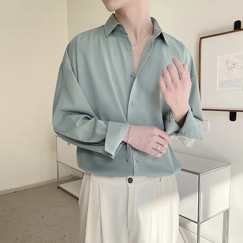 Solid color long sleeved mens fashionable social mens dress Korean loose casual ice shirt mens office formal shirt M-2XL 240920