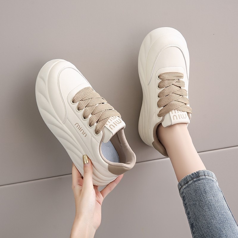 Thick soled trendy board for women in spring 2024, new casual bread shoes, versatile sports small white shoes