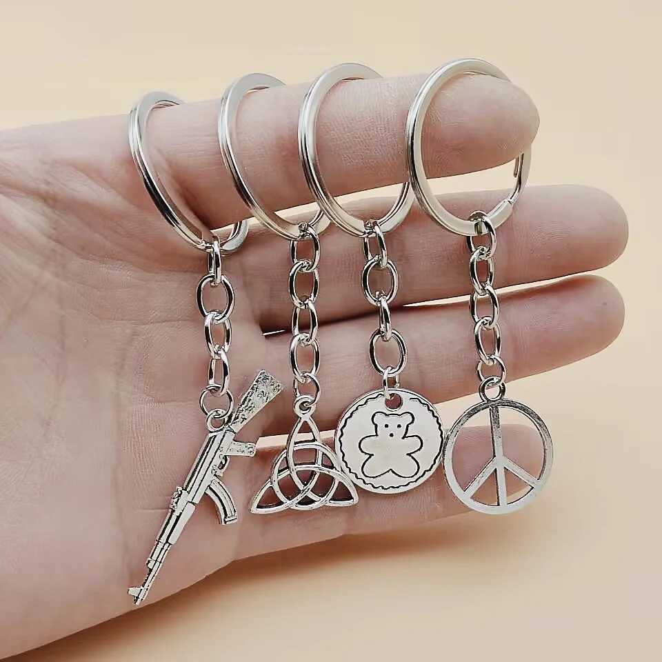 Spider Star Love Cross Butterfly Keychain Metal Pendant Fun Fashion Book Bag Car Metal Keyring Women and Mens Jewelry GiftX240919