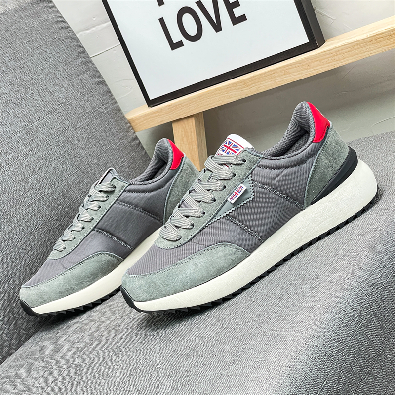 Trendy casual and fashionable running shoes, lightweight and breathable summer sports shoes