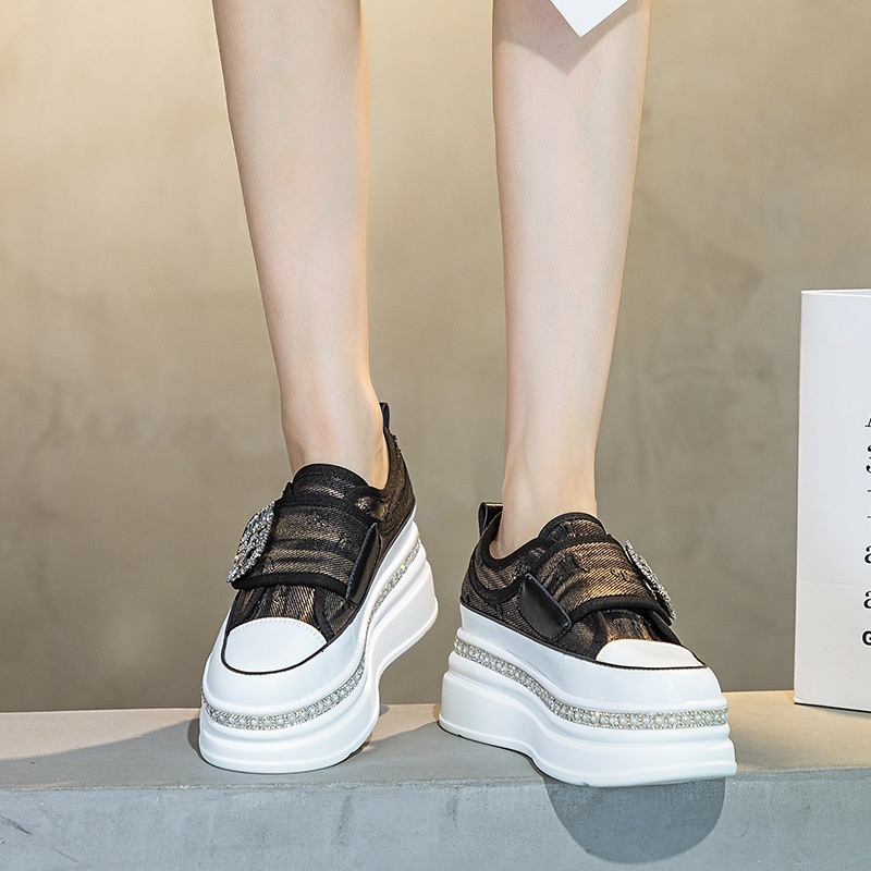 White for women, 2024 autumn new item, versatile, small, lightweight, leather, sponge cake thick soled shoes