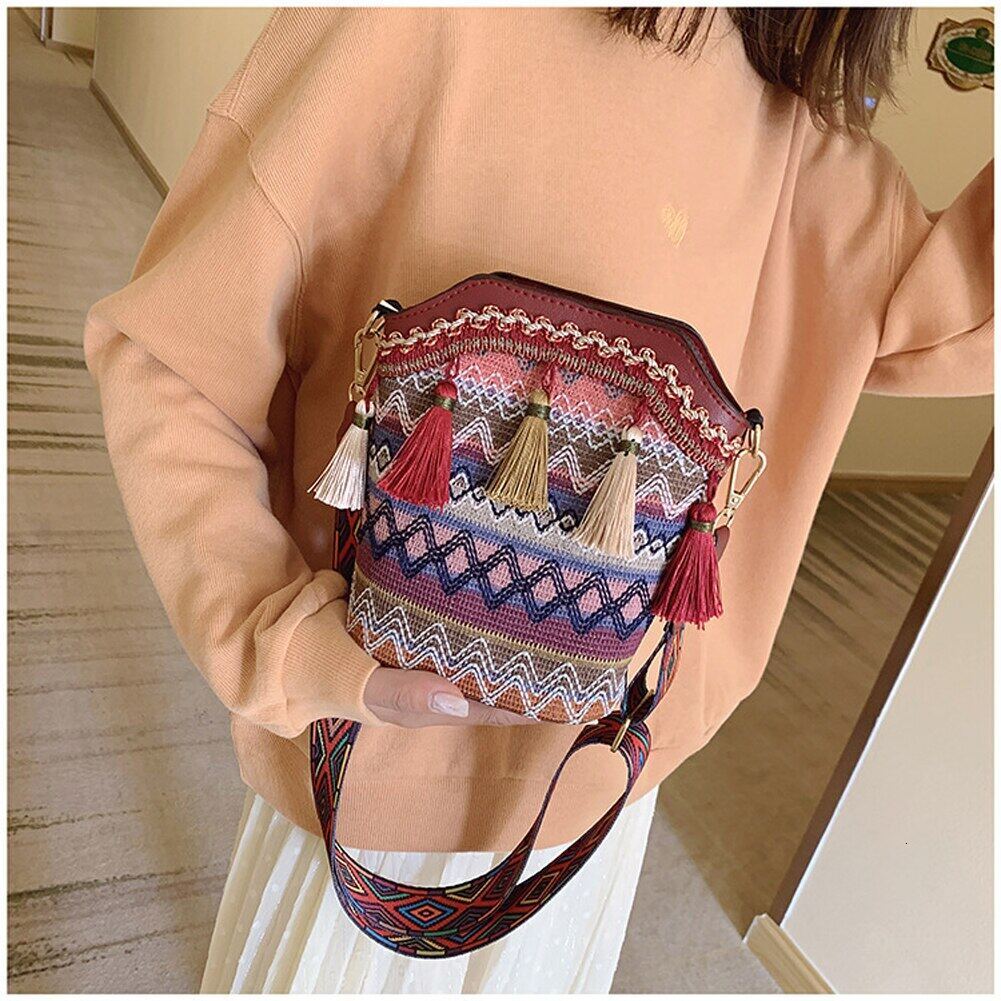 Vintage National Women's Tassel Ethnic Handwoven Crossbody Bag Hippie Sg Shoulder Bags For Ladies Small Handbag 4 Colors