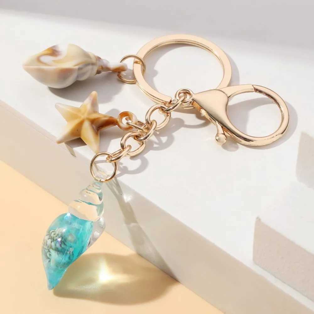 Cute Luminous Conch Keychain Backpack Decor Glow-in-the-dark Sea Beach Pendants Charms Bohemian Style Starfish Shell KeyringX240919