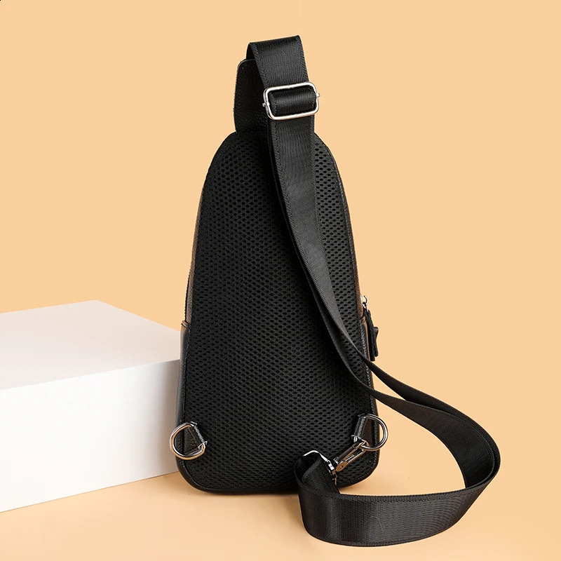 100% genuine leather mens chest bag shoulder messenger transparent handbag 240919