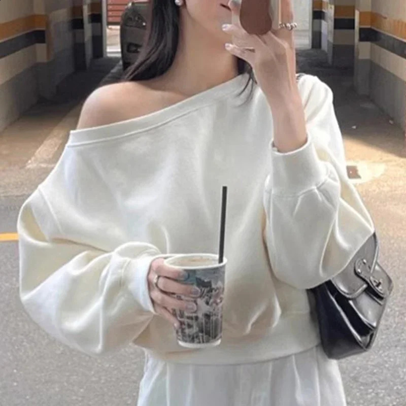 Korejpaa Spring French Hoodie Womens Diagonal Collar Irregular Off Shoulder Versatile Long Sleeve Top Sweatshirt 240919