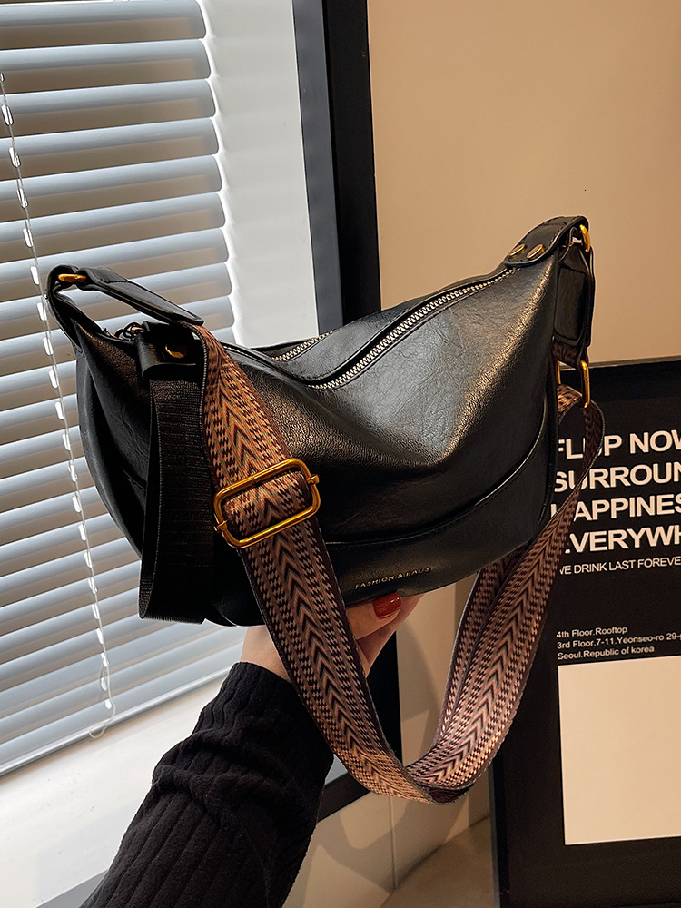 Youshang Dumpg Bag: Casual Retro Shoulder Bag for Youth Soft Surface Zipper Closure Pure Color Japanese and South Korean Style