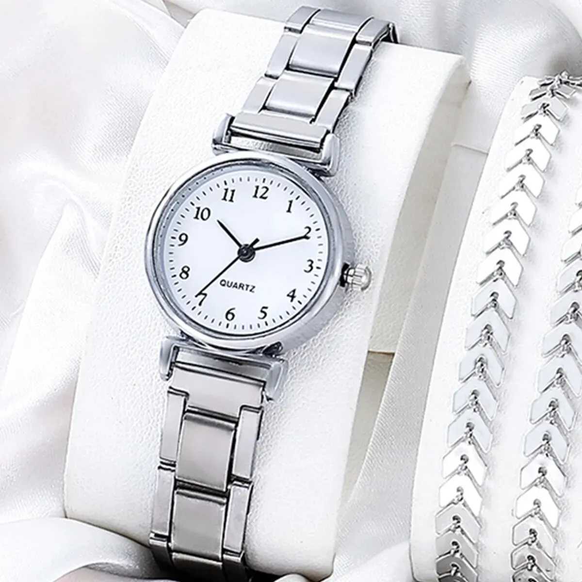 1Pcs Girls Cute Little Fresh Silver Digital Steel Quartz Watch Junior High School Girlfriends Birthday Christmas GiftX240920