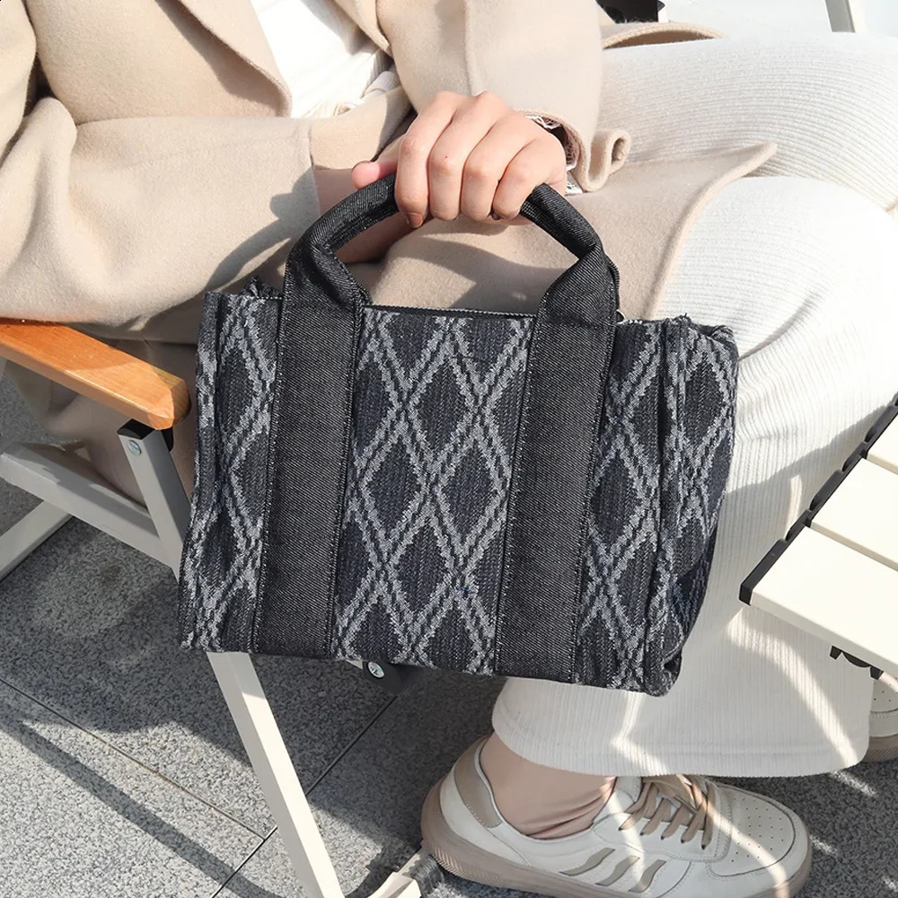 Womens denim cloth bag Korean trend canvas casual version zipper handbag jeans shoulder fashionable plain weave cross 240919